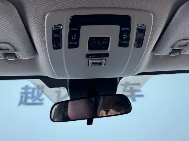 Toyota Sienna — Фото автомобиля 12