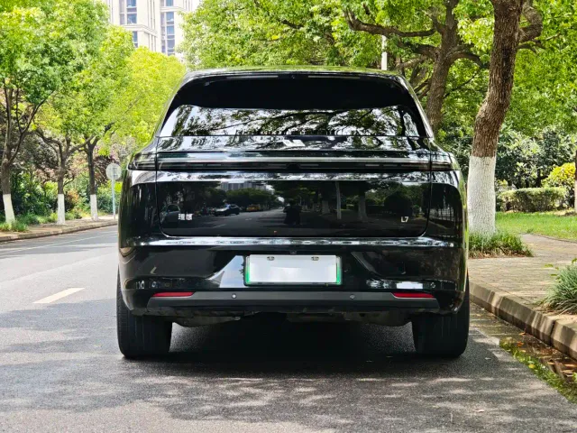 Li Auto L7 — Фото автомобиля 16