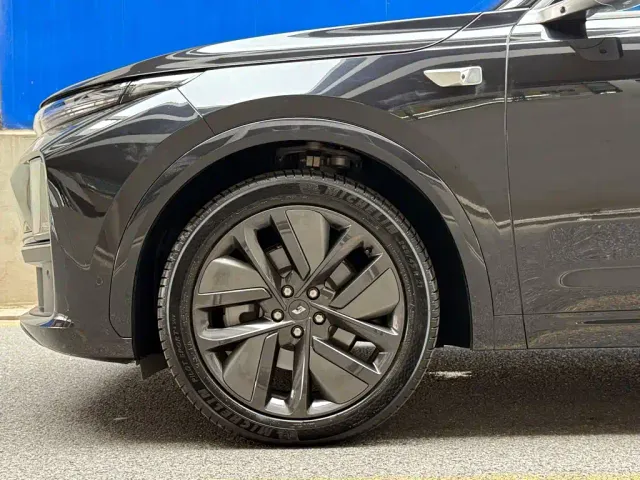 Li Auto L7 — Фото автомобиля 6