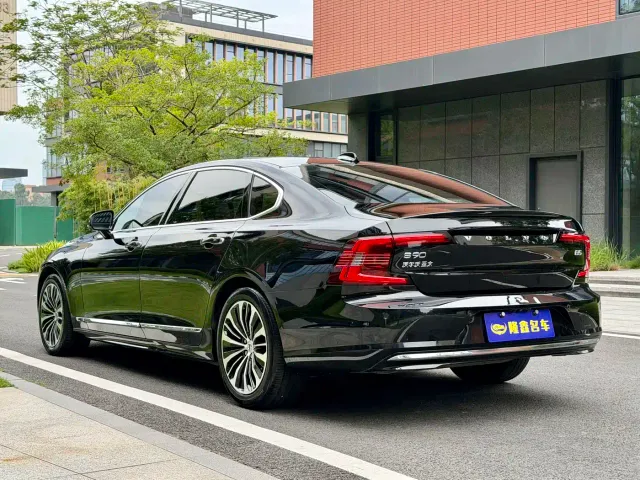Volvo S90 — Фото автомобиля 22