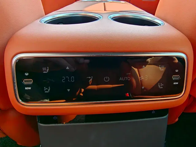 Li Auto L8 — Фото автомобиля 19