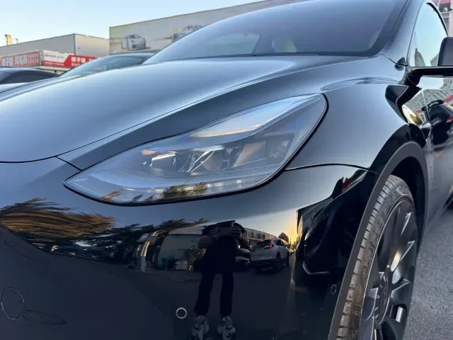 Tesla Model Y — Фото автомобиля 4