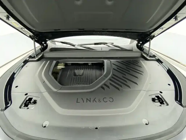 Lynk & Co 900 — Фото автомобиля 12