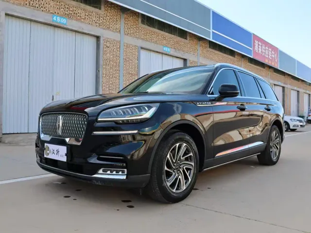 Фотография автомобиля — Lincoln Aviator