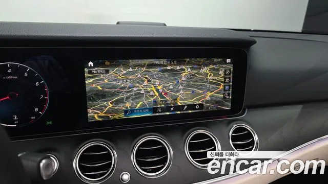 Mercedes-Benz E-Class — Фото автомобиля 21