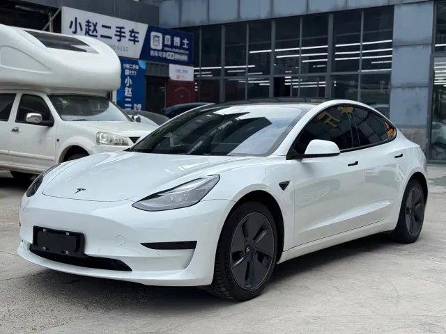 Фотография автомобиля — Tesla Model 3