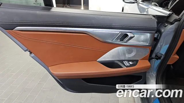 BMW 8 Series G15 — Фото автомобиля 25