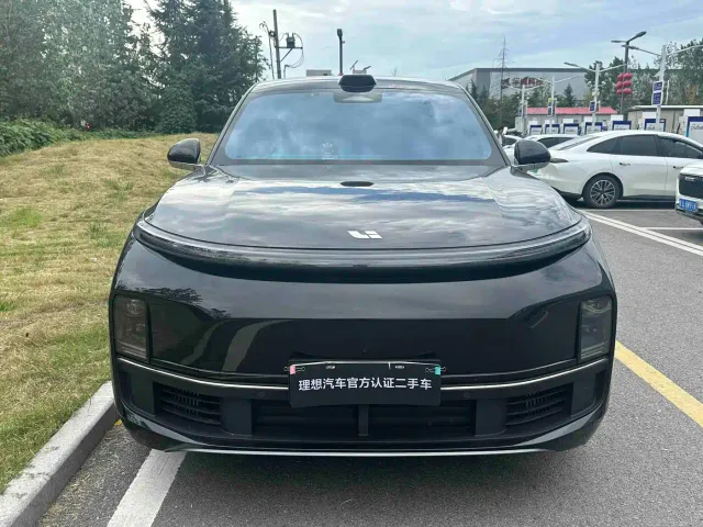 Li Auto L8 — Фото автомобиля 2