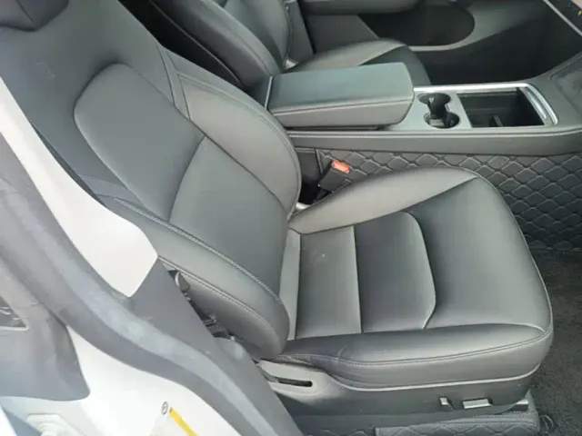 Tesla Model Y — Фото автомобиля 24