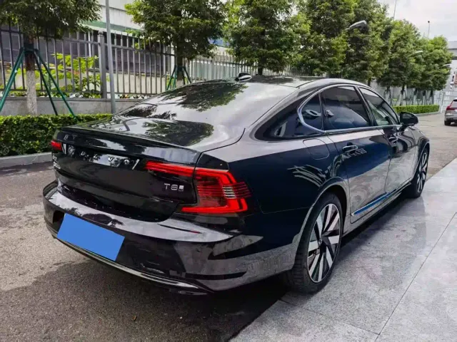 Volvo S90 — Фото автомобиля 4