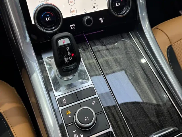 Land Rover Range Rover Sport — Фото автомобиля 11