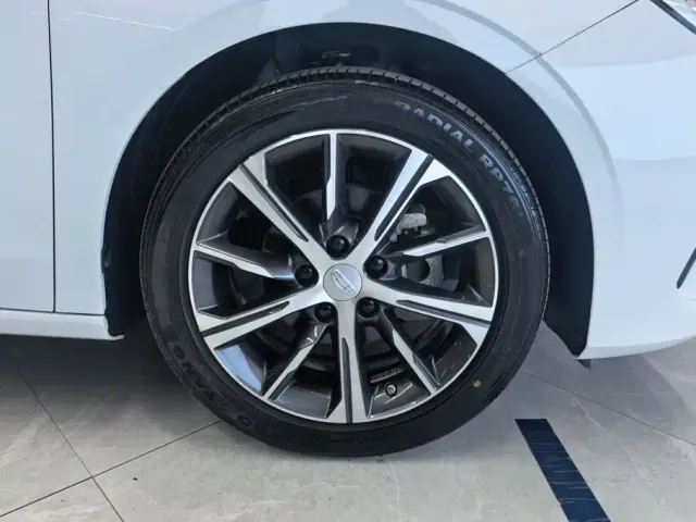 Geely Emgrand — Фото автомобиля 6