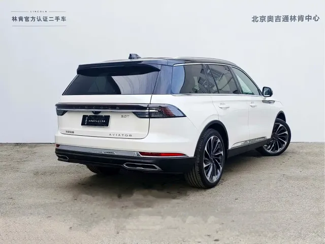 Lincoln Aviator — Фото автомобиля 4