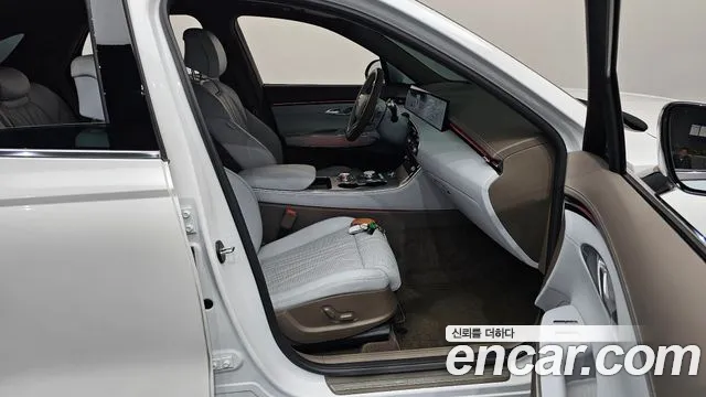 Genesis GV70 — Фото автомобиля 16