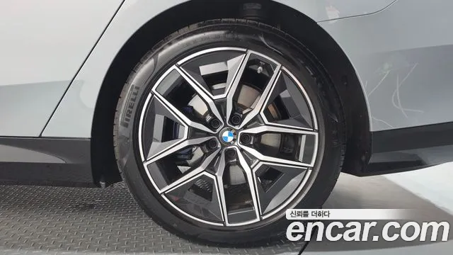 BMW i5 G60 — Фото автомобиля 6