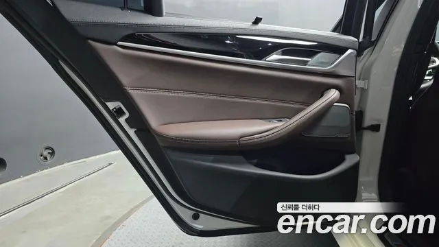 BMW 5 Series G30 — Фото автомобиля 14