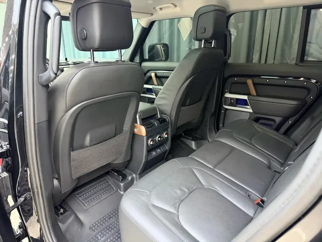 Land Rover Defender — Фото автомобиля 11
