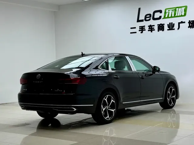 Volkswagen Passat — Фото автомобиля 6