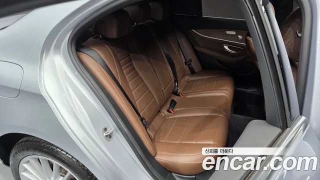 Mercedes-Benz E-Class — Фото автомобиля 8