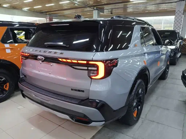Ford Explorer — Фото автомобиля 6