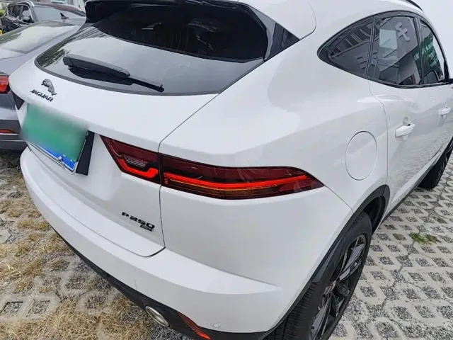 Jaguar E-PACE — Фото автомобиля 7