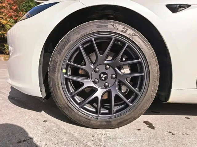 Tesla Model 3 — Фото автомобиля 21