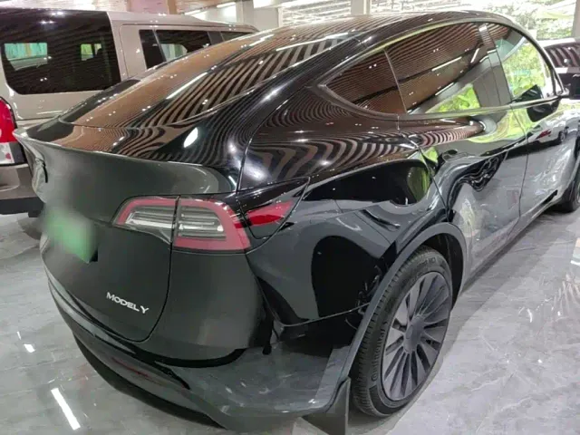 Tesla Model Y — Фото автомобиля 6