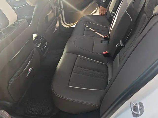 BMW 5 Series — Фото автомобиля 11