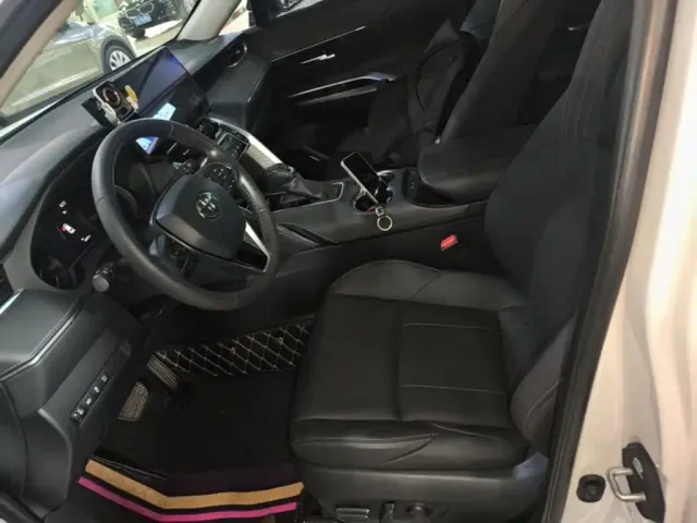 Toyota Harrier — Фото автомобиля 10