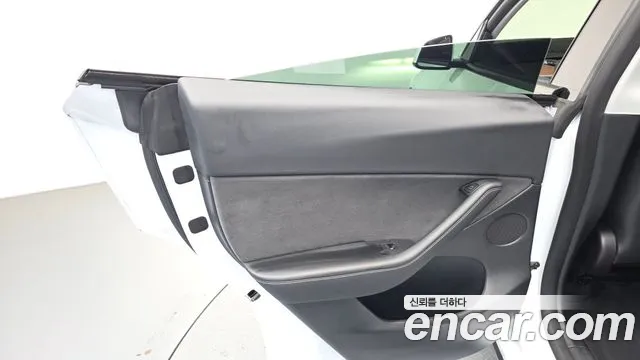 Tesla Model Y — Фото автомобиля 14