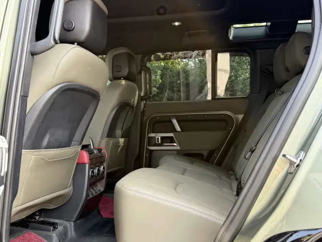 Land Rover Defender — Фото автомобиля 15