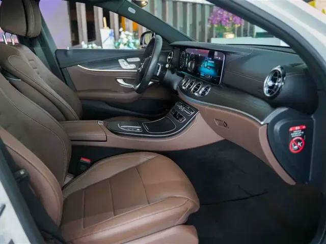 Mercedes-Benz E-Class — Фото автомобиля 14