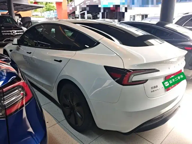 Tesla Model 3 — Фото автомобиля 4