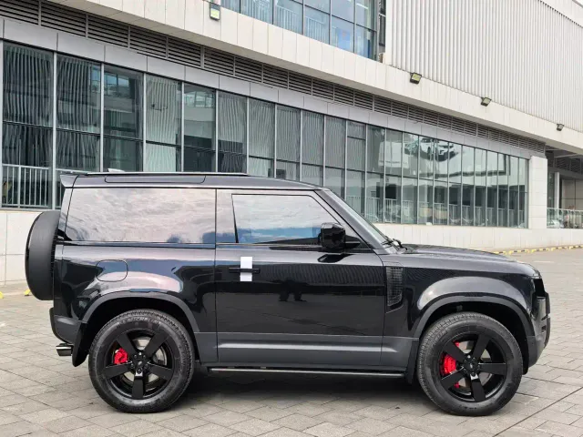 Land Rover Defender — Фото автомобиля 14