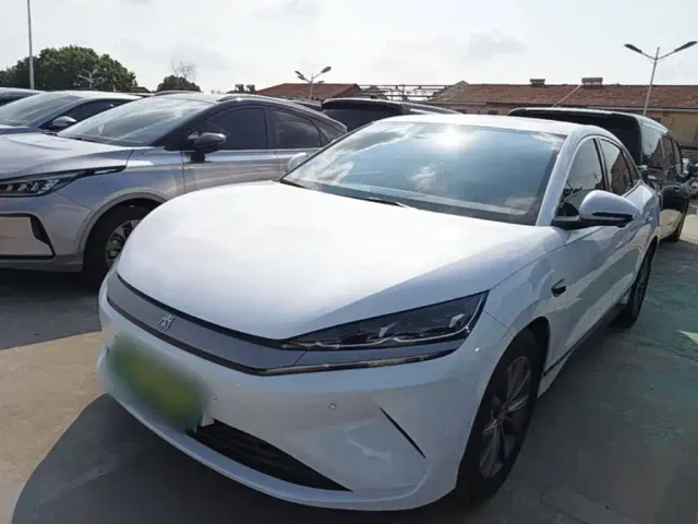 Фотография автомобиля — BYD Qin L