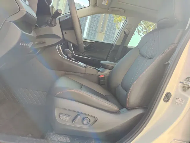 Toyota RAV4 — Фото автомобиля 8