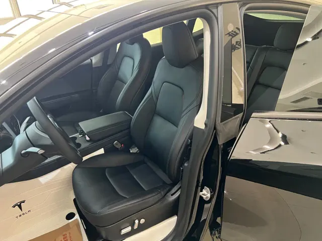 Tesla Model Y — Фото автомобиля 13