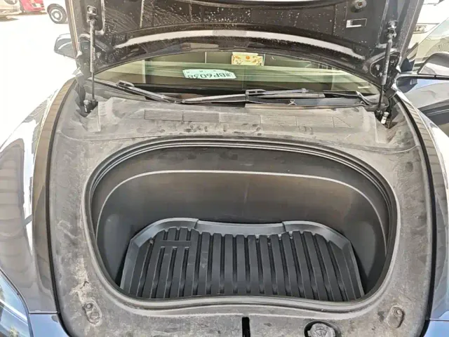 Tesla Model 3 — Фото автомобиля 19