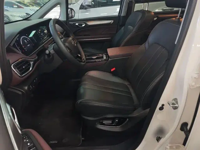GAC Trumpchi M6 — Фото автомобиля 14