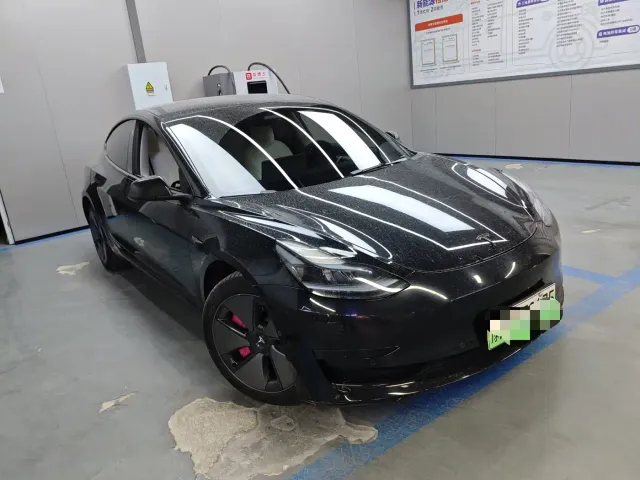 Tesla Model 3 — Фото автомобиля 2