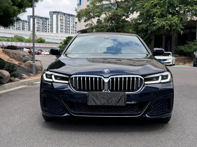 BMW 5 Series — Фото автомобиля 2