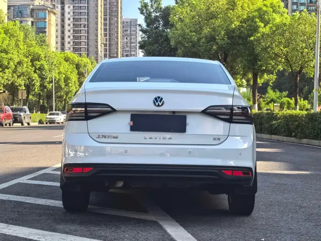 Volkswagen Lavida — Фото автомобиля 15
