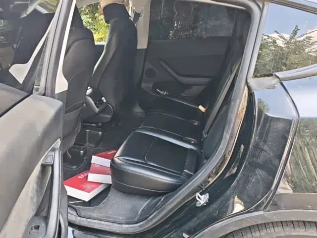 Tesla Model Y — Фото автомобиля 11