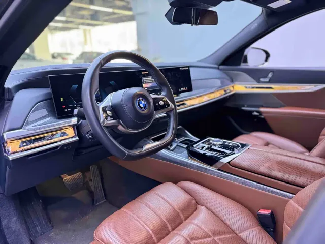 BMW i7 — Фото автомобиля 6