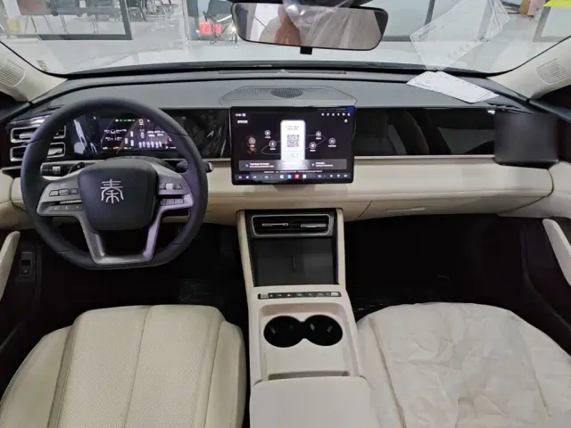 BYD Qin L — Фото автомобиля 9