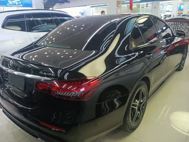 Mercedes-Benz E-Class — Фото автомобиля 4