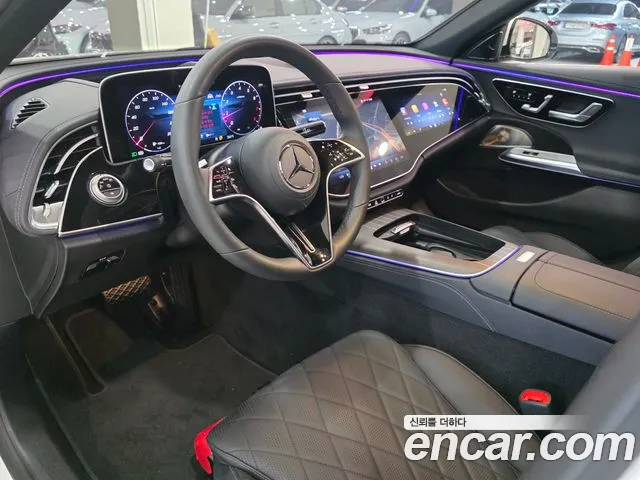 Mercedes-Benz E-Class — Фото автомобиля 12