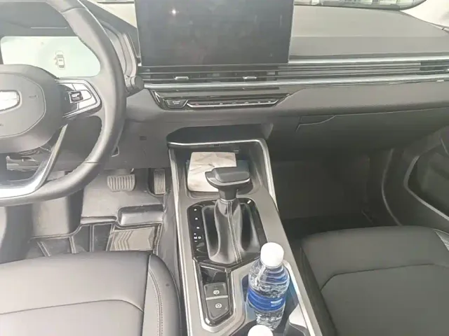 Geely Emgrand — Фото автомобиля 13