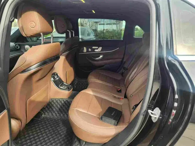Mercedes-Benz E-Class — Фото автомобиля 3