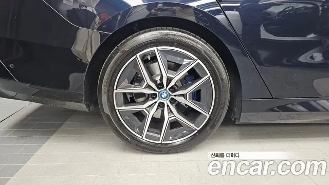 BMW i5 G60 — Фото автомобиля 5